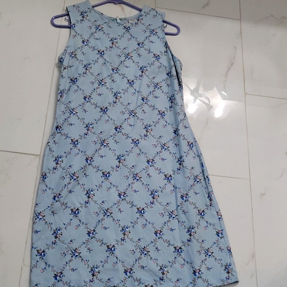 Sleeveless floral dress
